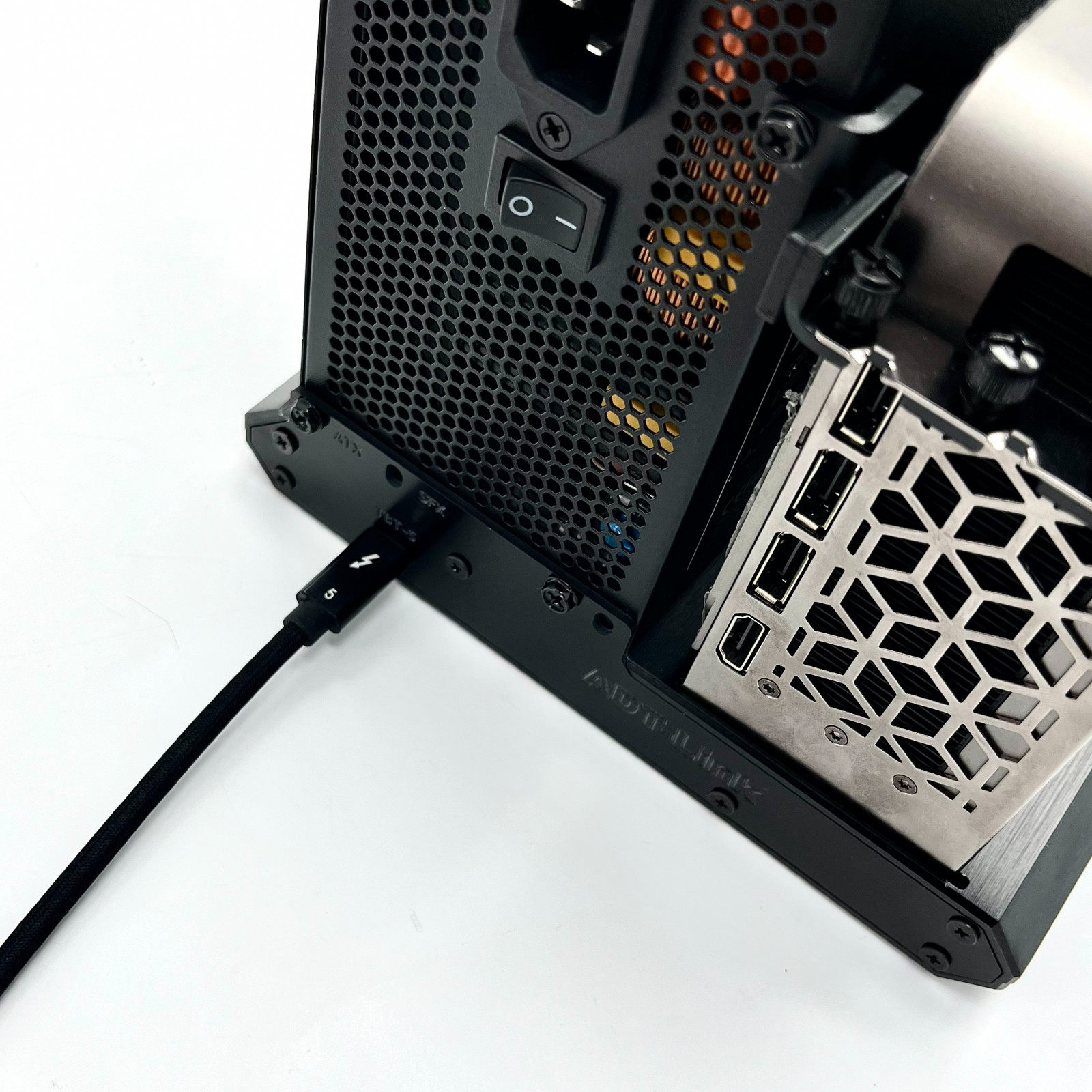 ADT Thunderbolt-5 PCIe 4.0 x4  - Thunderbolt 4 External Gpu Enclosure ulasan dan harga